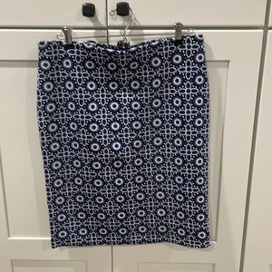 LOFT size med knit pencil skirt, navy print, pull on style with elastic waste